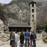 Los Reyes Felipe y Letizia admiran la Iglesia de Santa Coloma durante su Viaje de Estado a Andorra