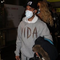 Omar Sánchez en el aeropuerto de Madrid para irse a 'Supervivientes 2021'