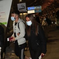 Alejandro Albalá y Marta López en el aeropuerto de Madrid para irse a 'Supervivientes 2021'