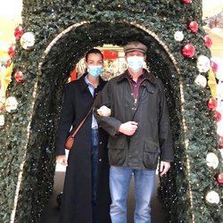 Luis de Luxemburgo y Scarlett-Lauren Sirgue en su primer posado navideño