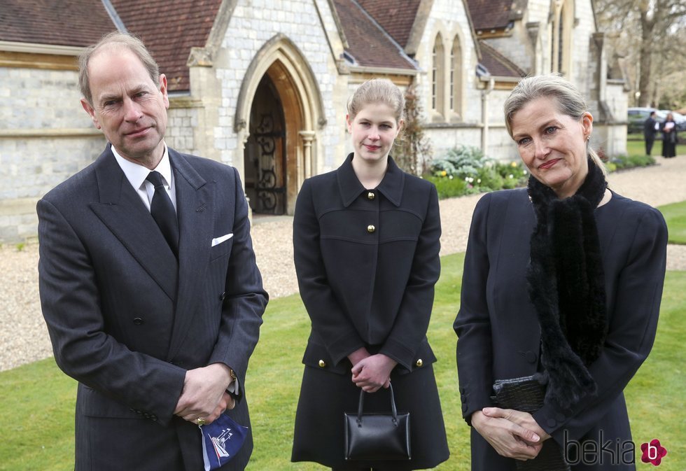 Los Condes de Wessex con su hija Lady Louise en una misa en memoria del Duque de Edimburgo