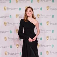 Phoebe Dynevor en los BAFTA 2021
