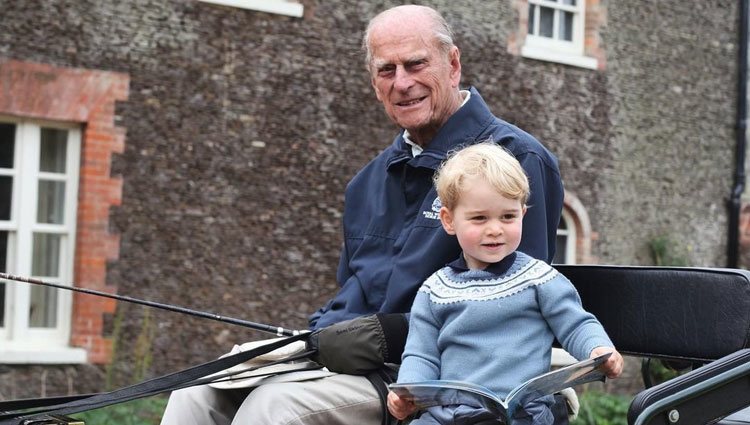 El Duque de Edimburgo y el Príncipe Jorge en un carruaje