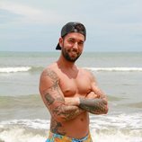 Omar Sánchez posa en la playa en 'Supervivientes 2021'
