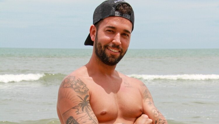 Omar Sánchez posa en la playa en 'Supervivientes 2021'