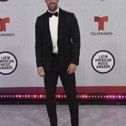 William Levy en la alfombra roja de los Latin American Music Awards 2021