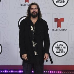 Juanes en la alfombra roja de los Latin American Music Awards 2021