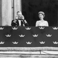 La Reina Isabel y el Duque de Edimburgo con sus tíos Gustavo VI Adolfo y Luisa de Suecia