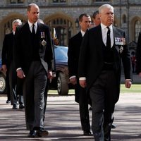 El Príncipe Guillermo, el Príncipe Andrés y el Príncipe Harry en el funeral del Duque de Edimburgo