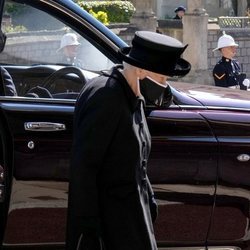 La Reina Isabel, cabizbaja llegando al funeral del Duque de Edimburgo