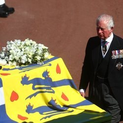 El Príncipe Carlos en el cortejo fúnebre del Duque de Edimburgo