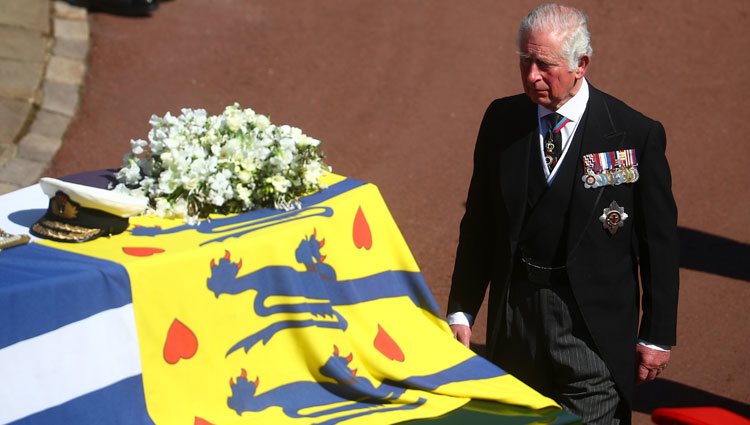 El Príncipe Carlos en el cortejo fúnebre del Duque de Edimburgo