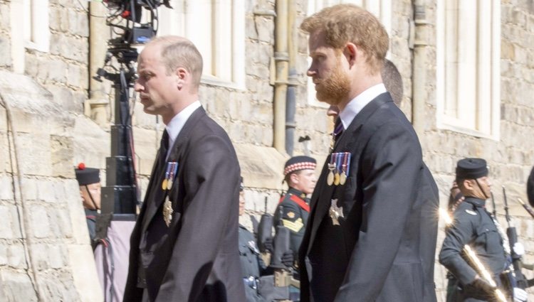 El Príncipe Guillermo y el Príncipe Harry en el funeral del Duque de Edimburgo