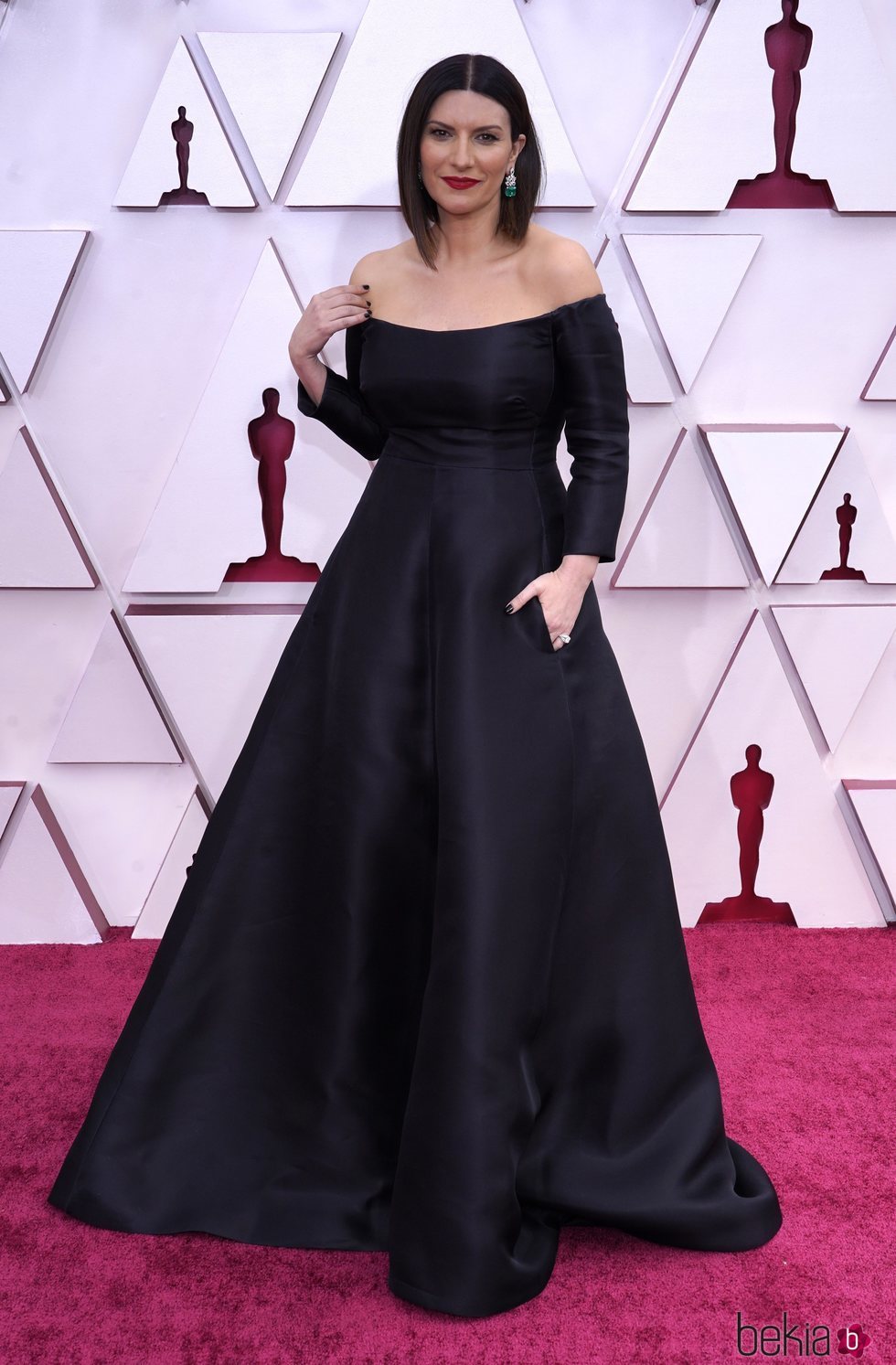 Laura Pausini en la alfombra roja de los Premios Oscar 2021