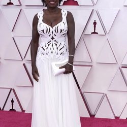 Viola Davis en la alfombra roja de los Premios Oscar 2021