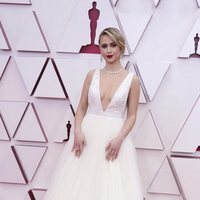 Maria Bakalova en la alfombra roja de los Premios Oscar 2021