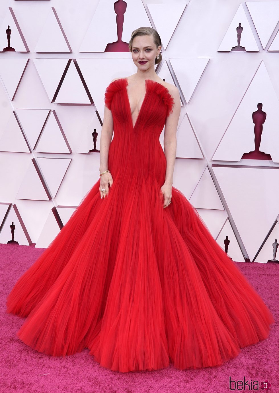 Amanda Seyfried en la alfombra roja de los Premios Oscar 2021