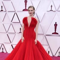Amanda Seyfried en la alfombra roja de los Premios Oscar 2021