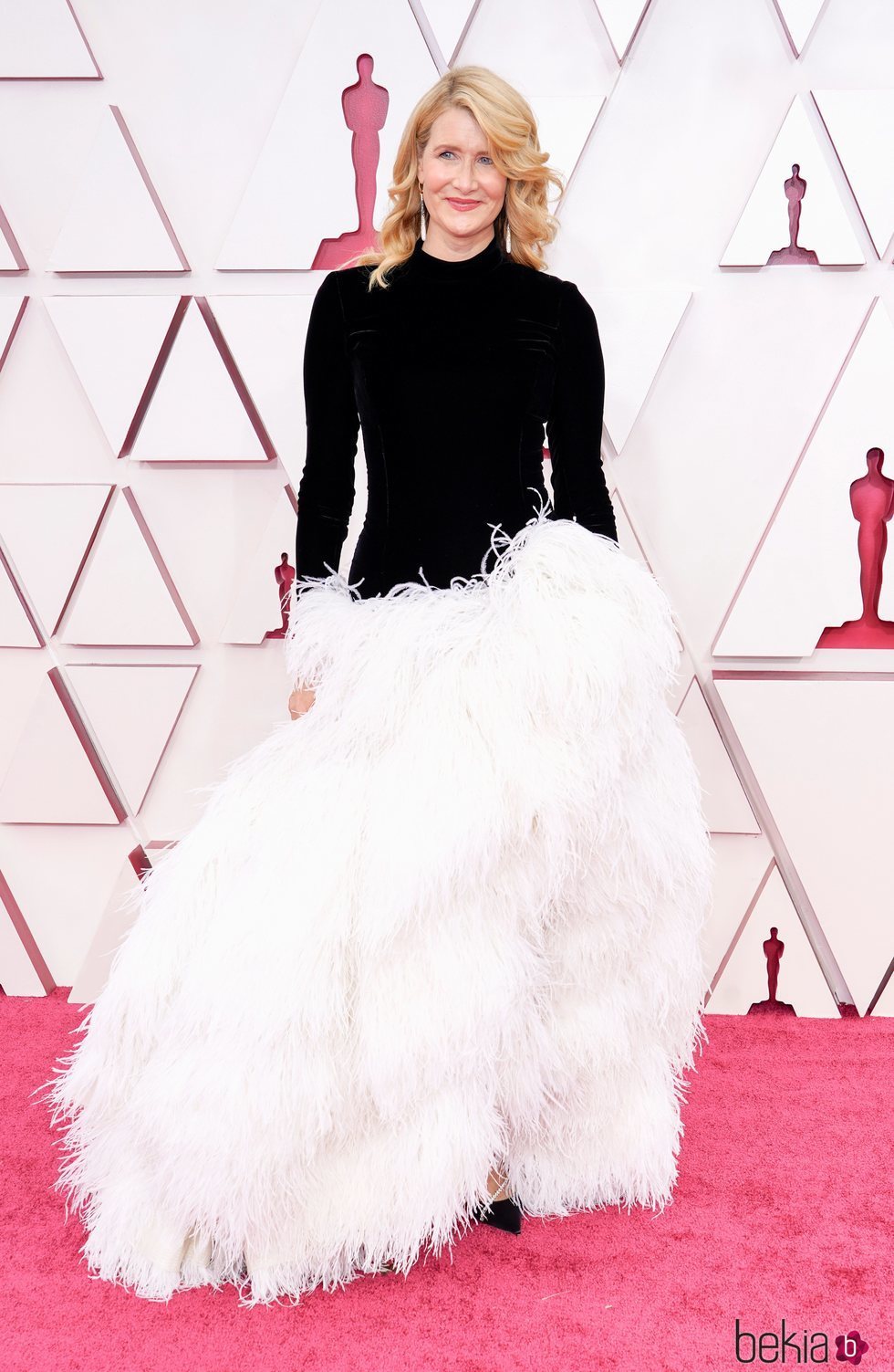 Laura Dern en la alfombra roja de los Premios Oscar 2021