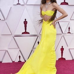 Zendaya en la alfombra roja de los Premios Oscar 2021