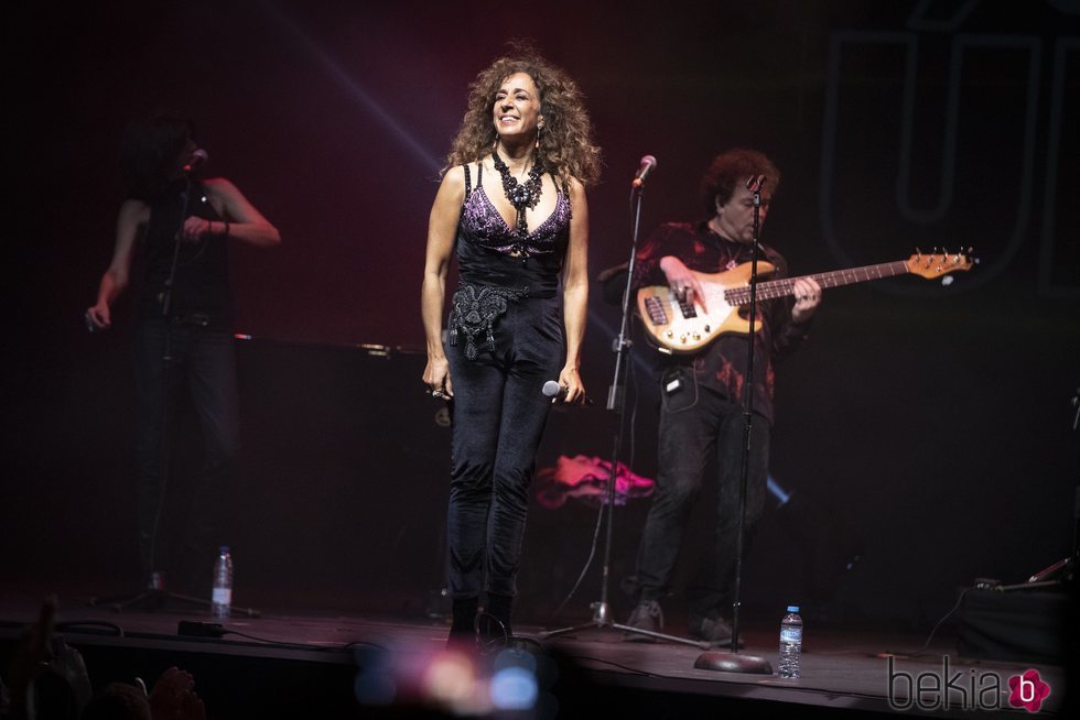 Rosario Flores en el concierto Únicas de Cadena Dial