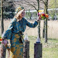 Máxima de Holanda con un ramo de flores en el Día del Rey 2021