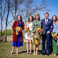 Guillermo Alejandro y Máxima de Holanda con sus hijas Amalia, Alexia y Ariane en el Día del Rey 2021