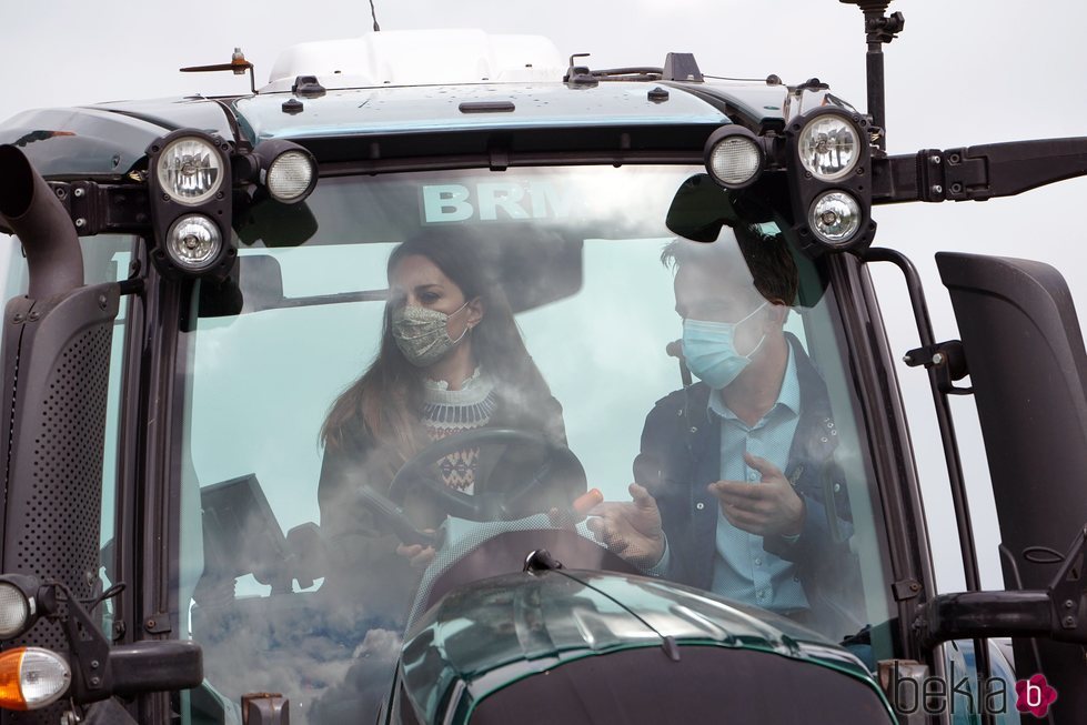 Kate Middleton conduciendo un tractor