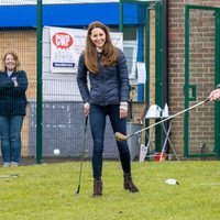 El Príncipe Guillermo y Kate Middleton jugando al golf en Durham