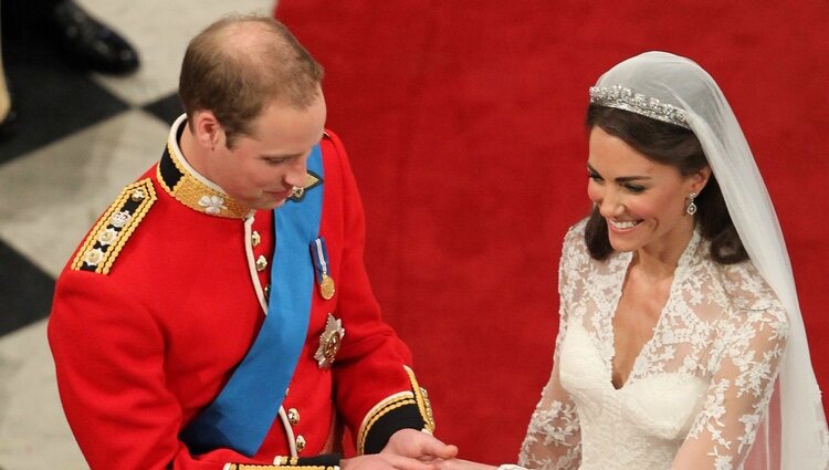 El Príncipe Guillermo y Kate Middleton en un momento de su boda