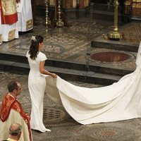 El Príncipe Guillermo y Kate Middleton se cogen la mano en su boda