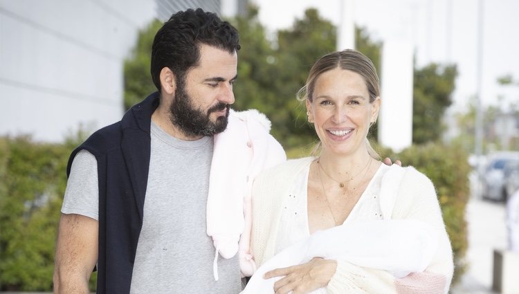 Carola Baleztena y Emiliano Suárez presentan a su primera hija Juana
