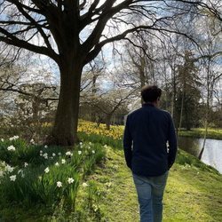 Jack Brooksbank pasea por el jardín en su 35 cumpleaños