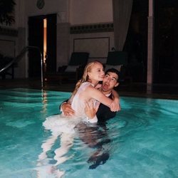 Joe Jonas y Sophie Turner, divertidos en la piscina el día de su boda en Las Vegas