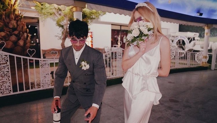 Sophie Turner y Joe Jonas, divertidos en su boda en Las Vegas