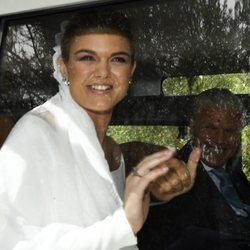 Alejandra Ruiz con su padre Espartaco llegando al día de su boda