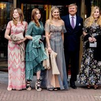 Beatriz de Holanda junto a Guillermo Alejandro y Máxima de Holanda y sus hijas Amalia, Alexia y Ariane en el concierto por el 50 cumpleaños de Máxima de Ho