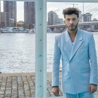 Blas Cantó posa en la 'Alfombra Turquesa' de Eurovisión 2021