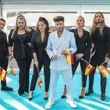 Blas Cantó con sus compañeros en la 'Alfombra Turquesa' de Eurovisión 2021