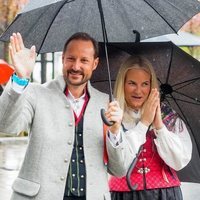 Los Príncipe Haakon y Mette-Marit de Noruega celebrando el Día Nacional 2021