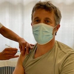 Federico de Dinamarca recibe la vacuna contra el coronavirus