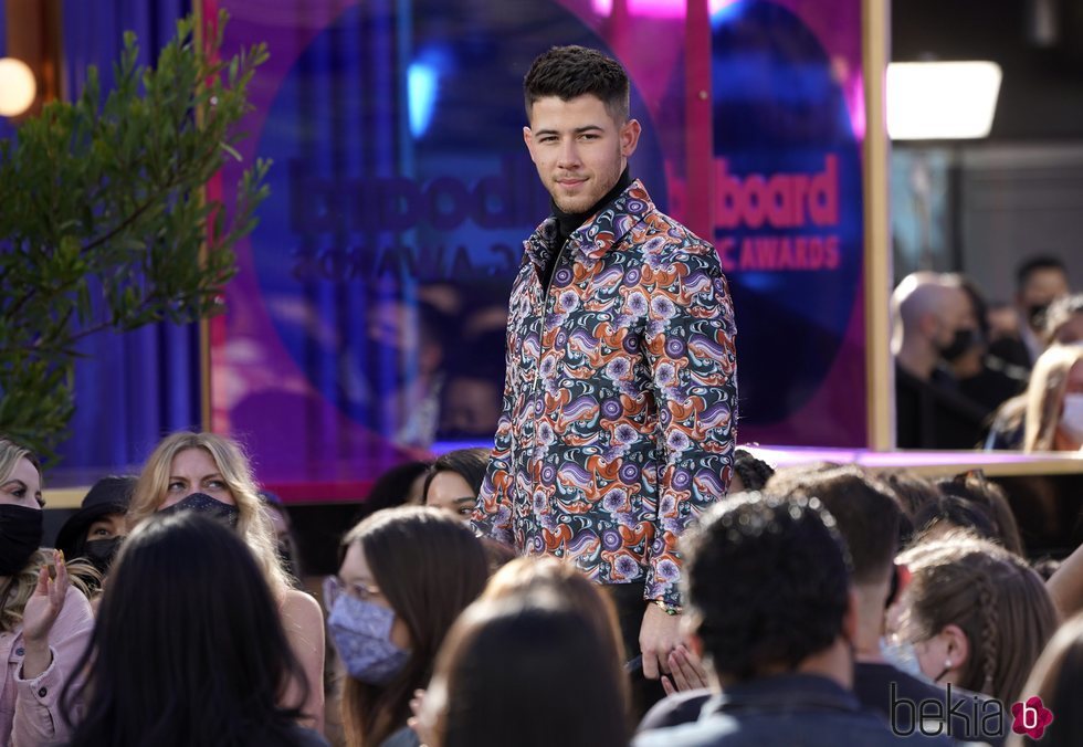 Nick Jonas como presentador de los Billboard Music Awards 2021