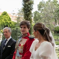 Carlos Fitz-James Stuart y Belén Corsini se dedican una tierna mirada en su boda