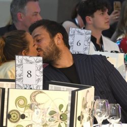 Pauline Ducruet y Maxime Giaccardi besándose