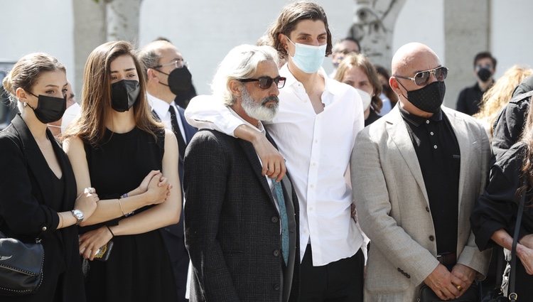 Micky Molina y otros familiares en el funeral de Ángela Tejedor