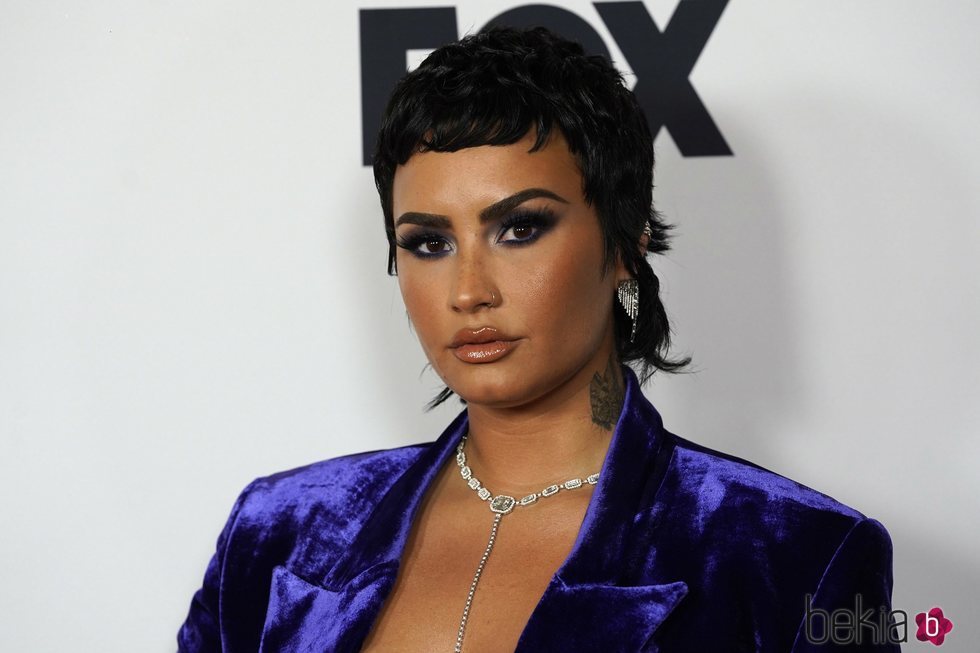 Demi Lovato posando en los I Heart Radio Music Awards 2021