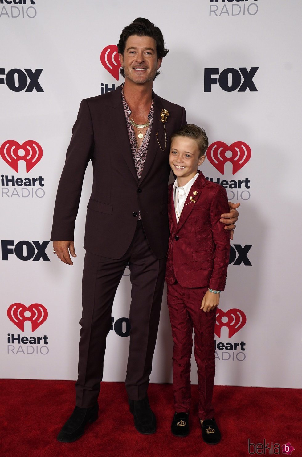 Robin Thicke con su hijo en los I Heart Radio Music Awards 2021