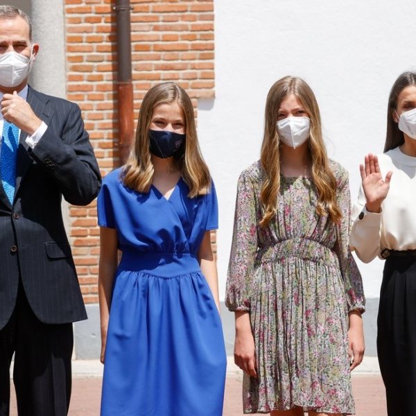 Los Reyes Felipe Y Letizia La Princesa Leonor Y La Infanta Sofía Tras La Confirmación De La