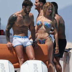 Manuel y Mayka ('La isla de las tentaciones') junto a Álex Bernardos ('MyHyV') en Ibiza