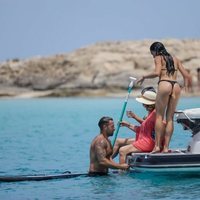 Rafa Mora y Macarena Millán tras darse un baño en Ibiza